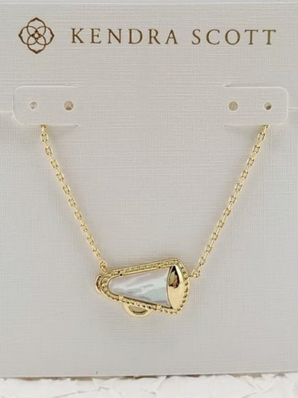 Kendra Scott Cheer Gold Short Pendant Necklace